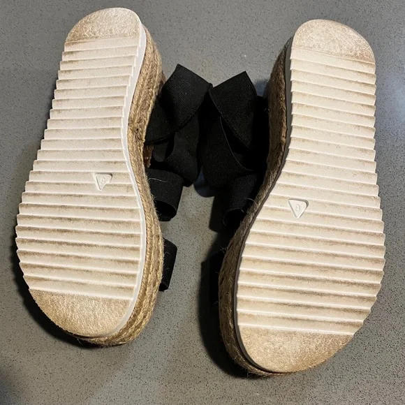 Steve Madden Kimmie Black Sandals.  Size 6 - Picture 9 of 11